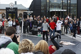 Uppsala dansakademi utanför centralstationen